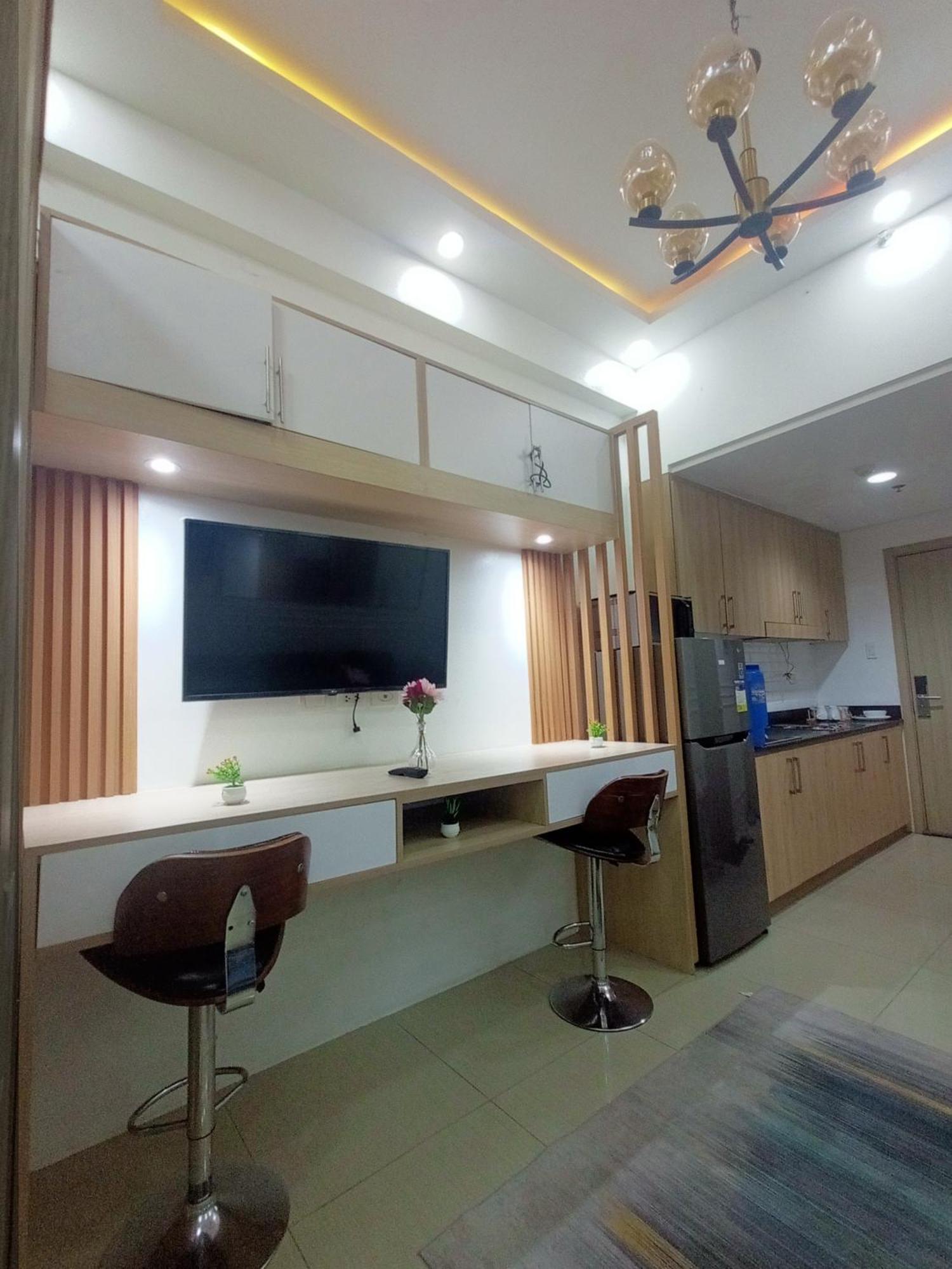 One Cozy Bedroom For Couple Apartment *